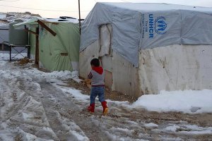 Katar'dan Arsal'daki Suriyeli mültecilere yardım