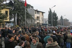 Makedonya'nın FETÖ iltisaklı gazeteye destek vermesine karşı protesto