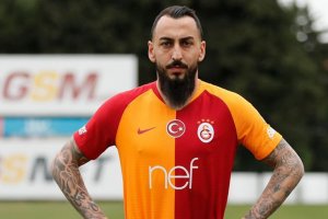 Galatasaray tarihinin ilk Yunan futbolcusu Konstantinos Mitroglou oldu.