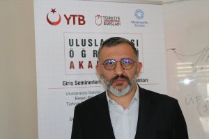 Türkiye'de eğitim alıp ülkelerinde 