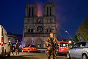 Notre Dame'deki yangına dünyadan mesajlar