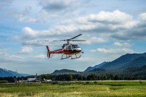 Almanya'nın Aerzen kentinde helikopter düştü