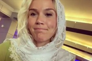 İngiliz sanatçı Joss Stone'u sınır dışı ettiler