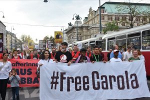 Göçmenleri İtalya'ya götüren Alman kaptan ifade verdi