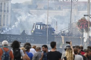 G7 Zirvesi karşıtı protestocular gösteri düzenledi