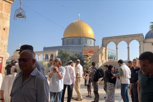 Yüzlerce fanatik Yahudi Mescid-i Aksa'yayı bastı