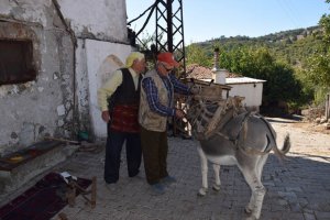 Nalbanta kızıp eline aldığı çekici bırakmadı