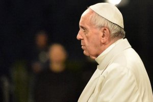 Papa Franciscus'tan elini bırakmayan kadına sert tepki