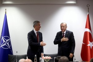 Dünya liderleri koronavirüs nedeniyle alternatif selamlaşmaya yöneldi