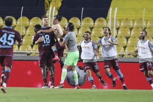 Trabzonspor Fenerbahçe'yi 3-1 yenerek finale yükseldi