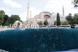 Ayasofya Camii'nin halıları yerli yün