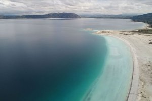 Beyaz kumsalı ve turkuaz rengiyle Salda Gölü'nün suyu içilebilir kararı