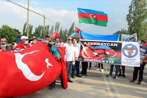 Türkiye-Ermenistan sınırında Azerbaycan'a yönelik saldırılar protesto edildi