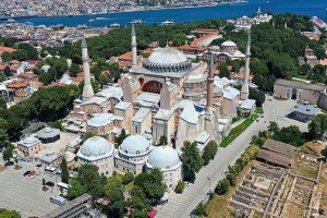 Ayasofya Camii'nde namaz kılınacak alanlara girişler yarın saat 10.00'da başlayacak