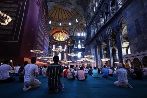 Ayasofya-i Kebir Cami-i Şerifi'nde ziyaretçi yoğunluğu sürüyor