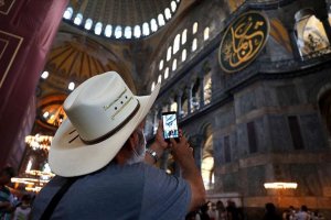 Ayasofya-i Kebir Cami-i Şerifi'nde ziyaretçi yoğunluğu sürüyor