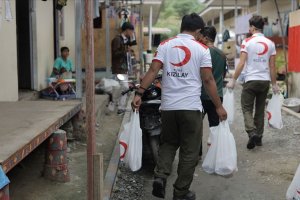 Türk Kızılay yurt içinde ve 16 ülkede kurban kesimlerine başladı