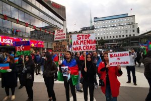 İsveç'te, Ermenistan'ın Azerbaycan saldırılarına protesto