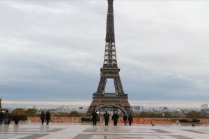 Paris ve çevresinde tam gün sokağa çıkma yasağından vazgeçildi