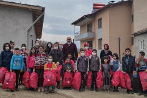 Avrupa Tokatlılar Derneği ihtiyaç sahibi 450 çocuğu giydirdi