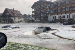 Stuttgart ve çevresi sele teslim oldu 