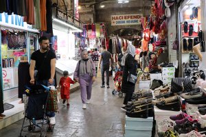 Kayseri'de Tarihi Kapalı Çarşı gurbetçi yoğunluğu esnafı sevindirdi