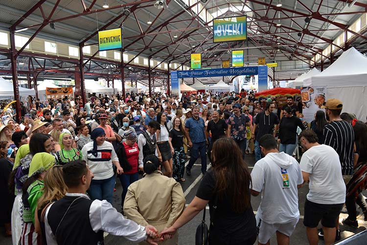 Avustralya'da Türk Pazar Festivali'ne yoğun ilgi