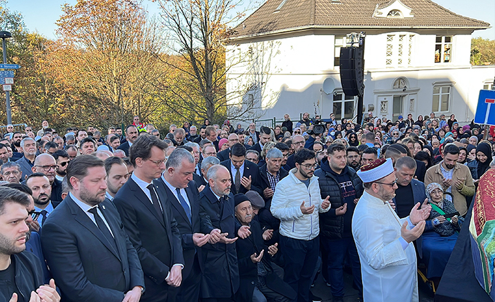 Mevlüde Anne binler tarafından son yolculuğuna uğurlandı