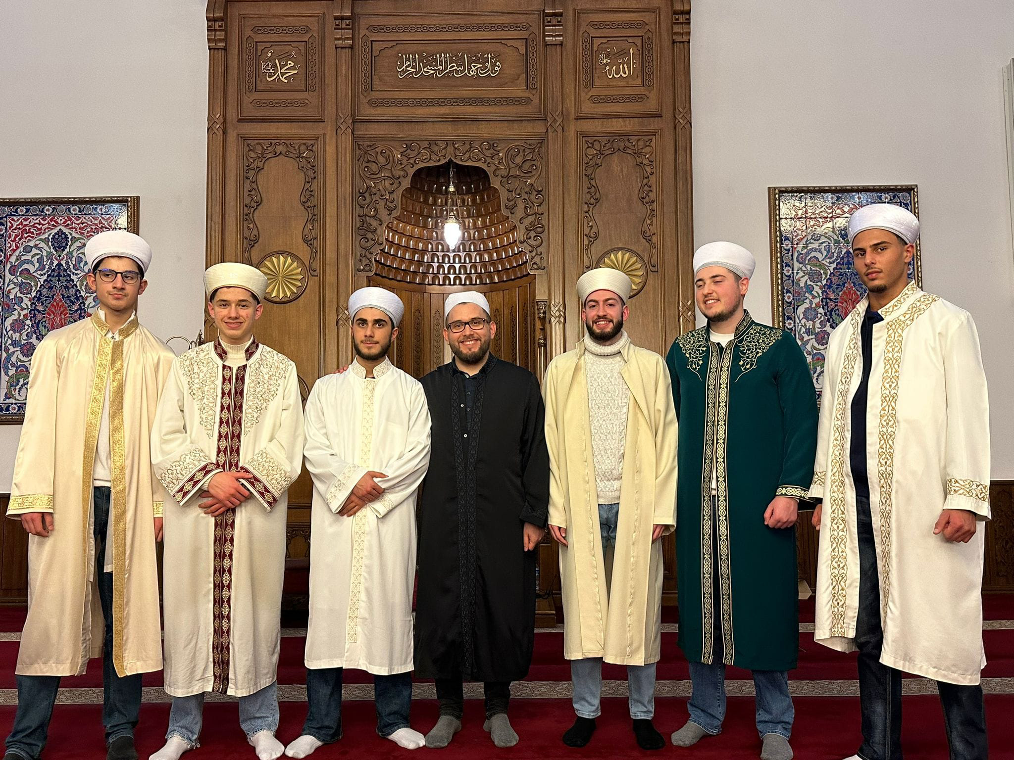 Duisburg DİTİB Camii öğrencileri teravih kıldırıyor