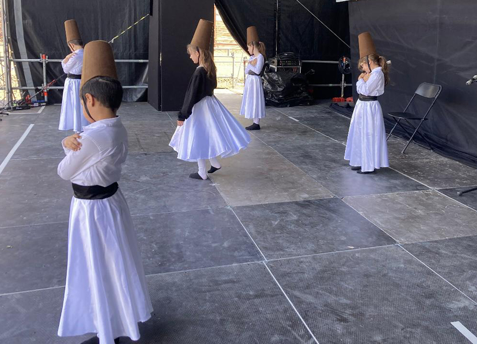 Hof şehir meydanında tasavvuf musikisi konserine yoğun ilgi