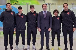 Köln Başkonsolosu Al, Türkiye Milli Tenis Takımını Köln Havalimanı'nda karşıladı
