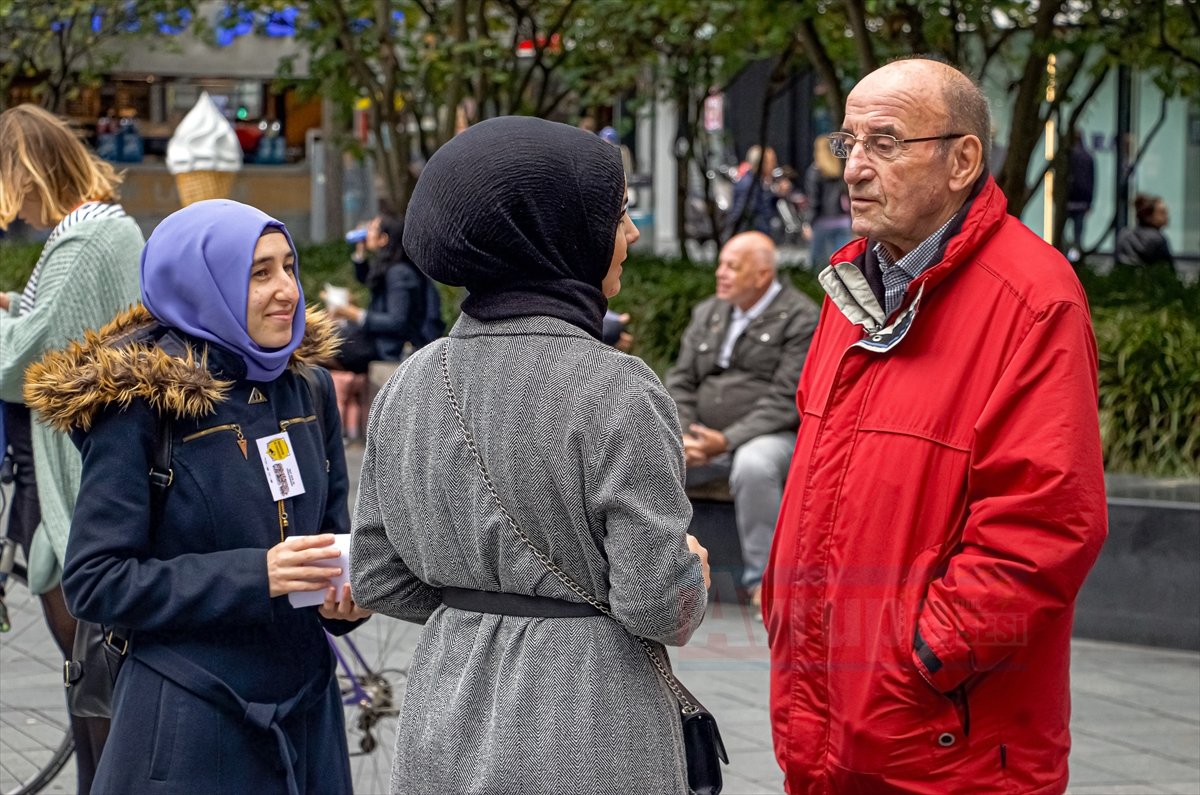 Hollanda'da Müslüman kadınlara yönelik ayrımcılığa karşı gözteri düzenlendi