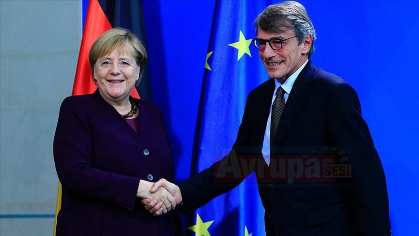 Merkel: Hepimiz bir gemideyiz