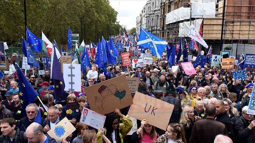 Londra'da Brexit karşıtı yürüyüş gerçekleşridi