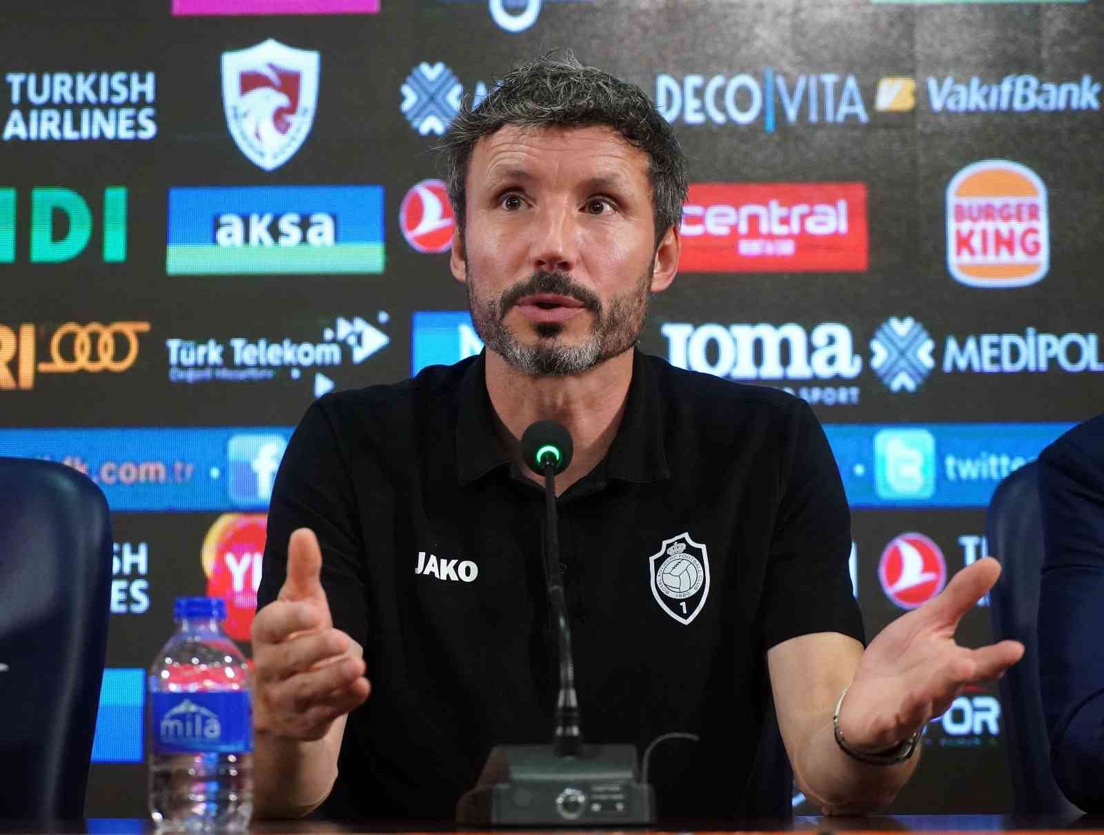 Mark van Bommel resmen Belçika'nın başına geçti