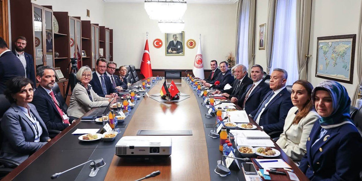 Sırakaya, Kuzey Ren-Vestfalya Başbakanı Wüst ile TBMM'de görüştü
