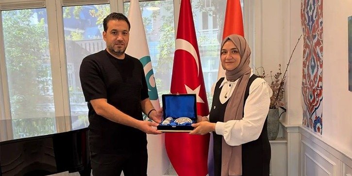 UID heyeti Hollanda'da Yunus Emre Enstitüsü ile kültürel iş birliği istişaresi yaptı